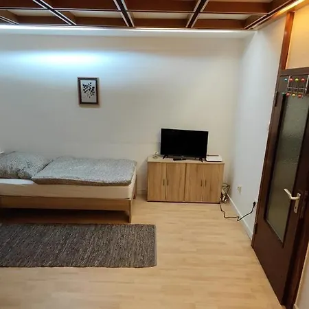 Ferienwohnung-monteurwohnung Berta, 3 Personen In Kleve, Zentrale Lage